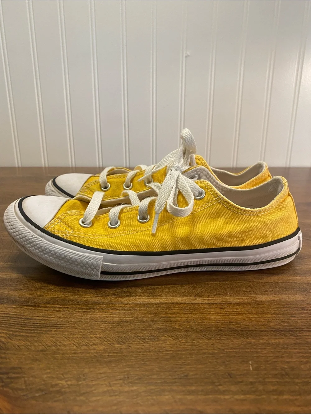 Converse - Kids Yellow low top lace-up Canvas Sneakers - size: YOUTH 3